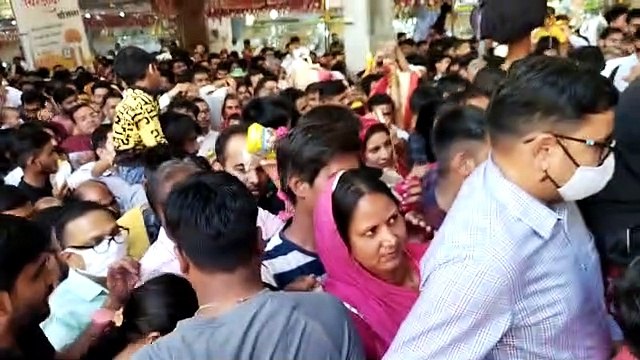 जीणमाता मेले में उमड़ा श्रद्धालुओं का हुजूम, दो किलोमीटर पैदल चलकर हो रहे मां के दर्शन