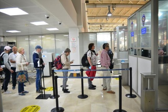 Kuşadası'ndan Yunan adalarına feribot seferleri yeniden başladı