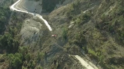 Video herunterladen: KASTAMONU - (DRONE) Çatalzeytin ilçesinde heyelan ulaşımı engelledi