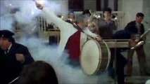 Alvaro Vitali e Lino Banfi scene divertenti dal film La liceale seduce i professori scena della banda