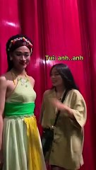 Phản ứng của Hải Triều khi fan muốn chụp ảnh kiểu tình cảm