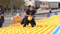 Córdoba recrea la bandera de Ucrania con más de 10.000 globos azules y amarillos