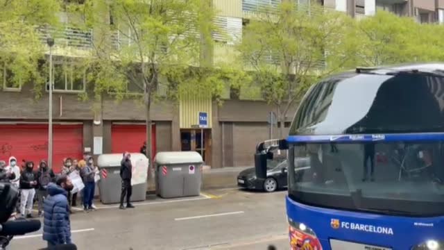 El Barça llega a su hotel de concentración antes del partido contra el Sevilla