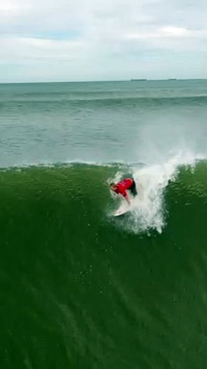 Jackson Baker Macy Callaghan drone surfing/April 3 2022/Newcastle Herald