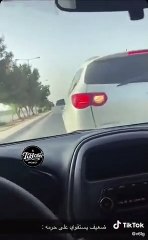 فيديو.. شخص يروع أم و طفلتها و يصطدم بهما بسيارته في الشارع عنوة و بتعمد مع سبق الإصرار و