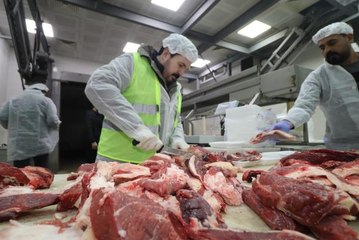 Ağrı Belediyesi ihtiyaç sahiplerine et dağıtımına başladı