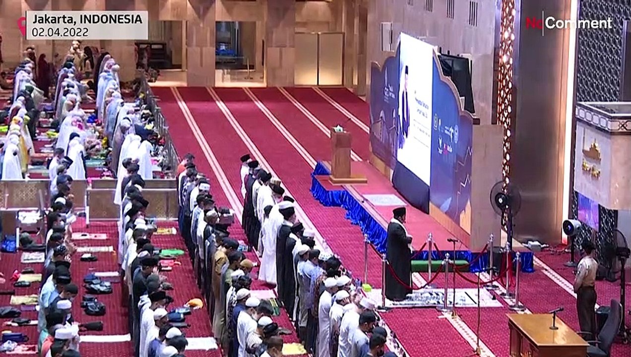 Indonesians pray for Ramadan in Southeast Asia's largest mosque