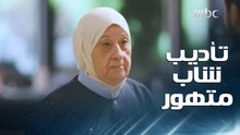 شاب يوجه لأمه إهانات قاسية لكن العقوبة من الجمهور جاءت شديدة وغير متوقعة