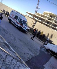 Sancaktepe'de elektrik direğine çarpan araç takla attı