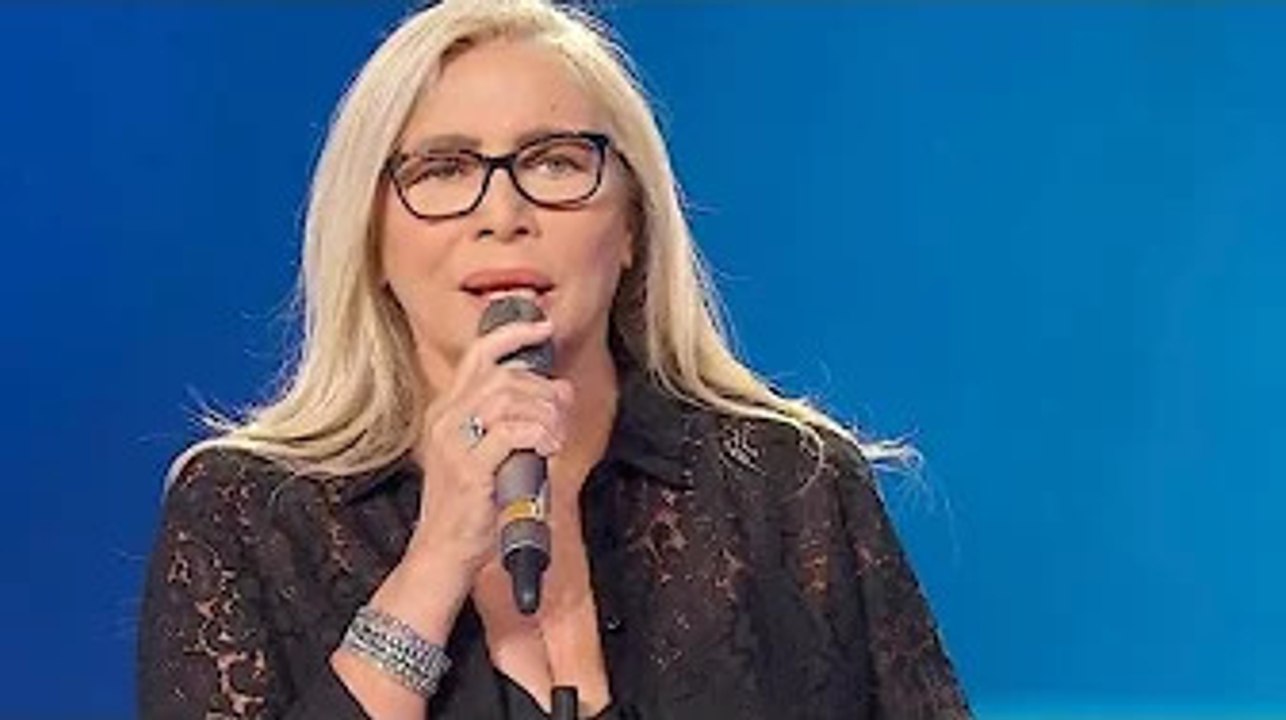 Domenica In, Mara Venier sulle fosse comuni a Bucha: “Non manderemo in onda queste immagini” Nuova p