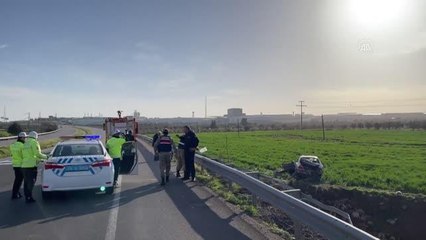 Şarampole devrilen otomobildeki 3 kişi yaralandı