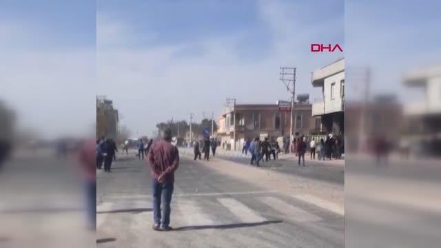 ŞANLIURFA'DA İKİ GRUP YOL KAPATIP KAVGA ETTİ: 14 YARALI