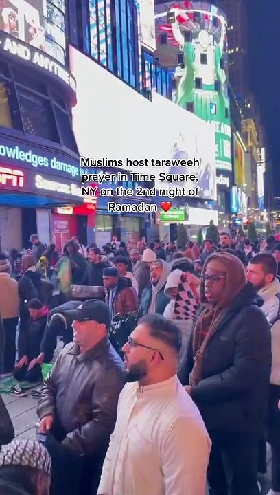 لأول مرة في التاريخ.. مسلمون يؤدون «التراويح» في «تايم سكوير» بنيويورك