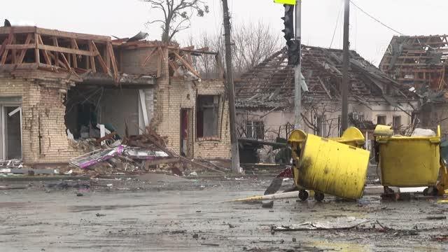Ukrayna'nın Buça şehrinde yanan zırhlı araçlar ve evler dikkati çekiyor