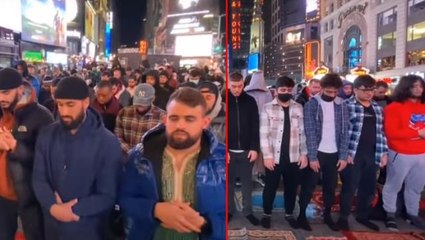 Tarihte ilk kez Times Meydanı'nda teravih namazı kılındı