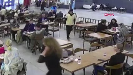 YEMEK YERKEN ASTIĞI MONTUNUN CEBİNDEN 5 BİN 500 DOLARI ÇALINDI