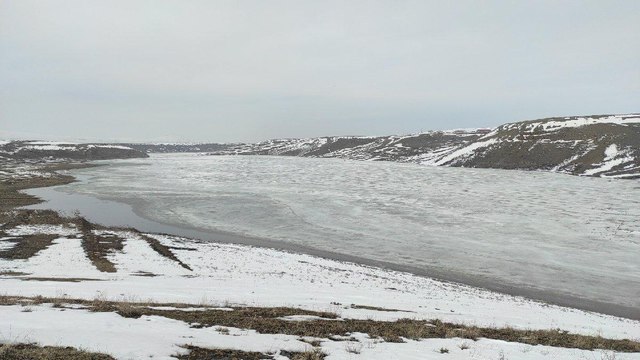 Kars’ta eriyen kar suları şelale oluşturdu