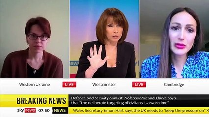 "Abracei as paredes de casa". Ucraniana recorda momento em que fugiu