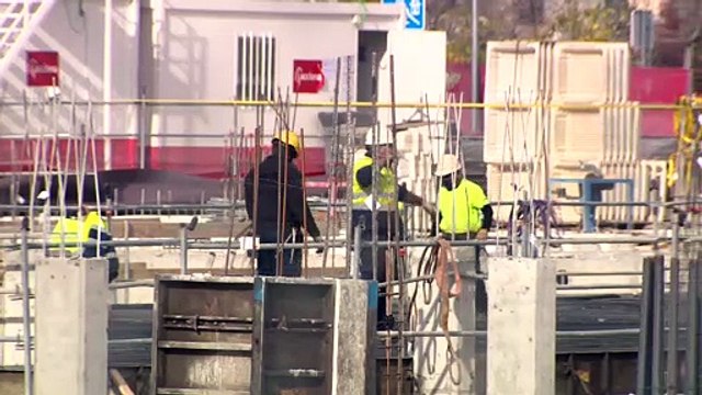 El paro baja en 2.921 personas en marzo y los contratos fijos se disparan