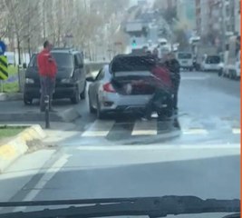 Son dakika haberleri! SULTANGAZİ'DE SÜRÜCÜLERİN KAVGALARI KAMERADA