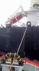 İstanbul Boğazı'nda panik! Yük gemisi karaya oturdu