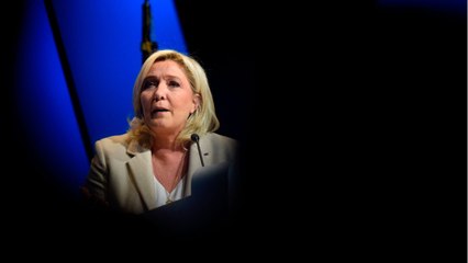 FEMME ACTUELLE - Election présidentielle 2022 : Marine Le Pen manque de s’étouffer, moment de panique sur BFMTV