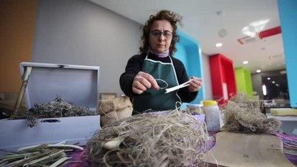 Kadın girişimci, keneviri geleneksel yöntemlerle kağıda dönüştürüyor