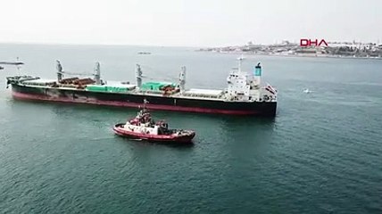 Haydarpaşa'da gemi karaya oturdu