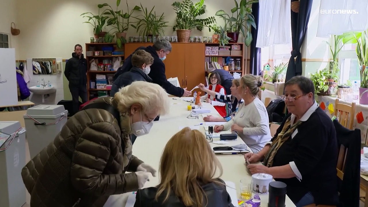 Doch nicht alles rosarot: Orban scheitert mit Referendum über Gesetz zur Sexualerziehung