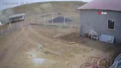 Son dakika haber | Fırtınanın uçurduğu çatı güvenlik kamerasına yansıdı