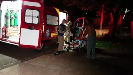 Filho agressivo é agredido pelo pai com facada e precisa ser socorrido