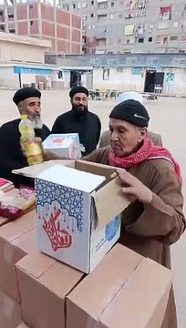 كنيسة بالإسكندرية توزع كراتين رمضان على المحتاجين: هنا مصر