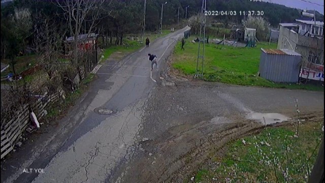 Sultangazi’de annesini benzin döküp yakmak istedi