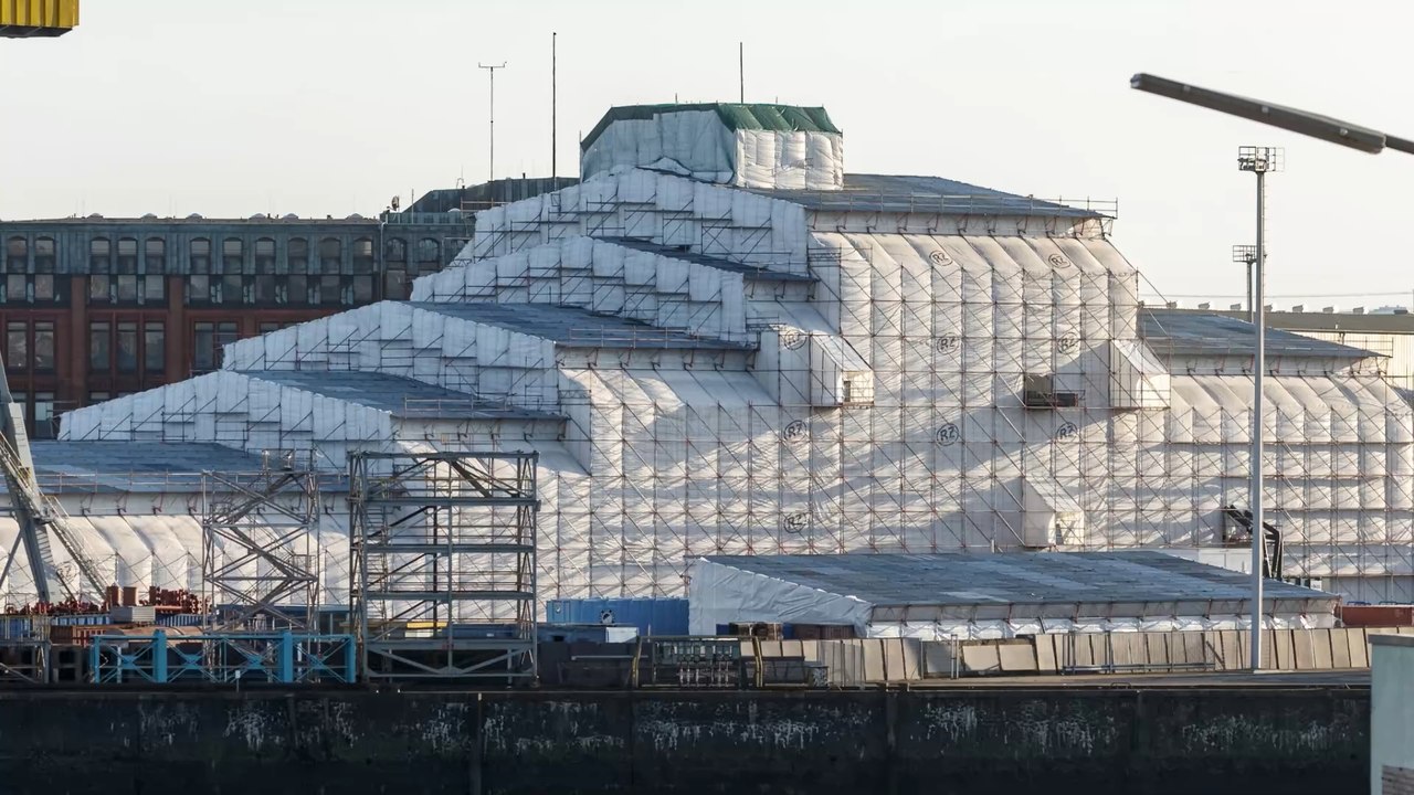 Sanktionen treffen russische Oligarchen: Megajacht in Hamburg beschlagnahmt