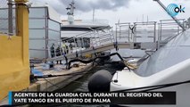 Agentes de la Guardia Civil durante el registro del yate Tango en el Puerto de Palma
