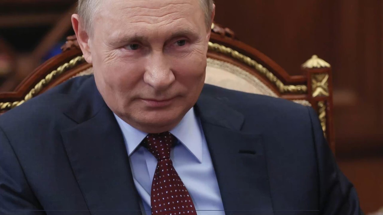 Guerre Ukraine : une ring girl attaque Vladimir Poutine pour un combat de boxe
