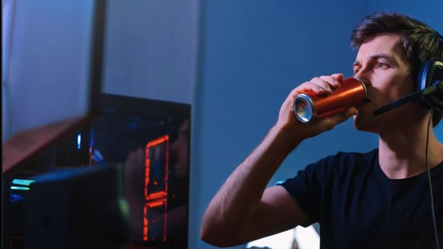 Red Bull enceinte : est-ce que les boissons énergisantes sont dangereuses pour la grossesse ?