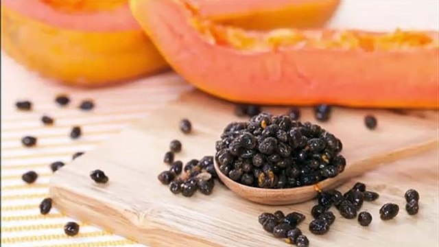 केवल 4 दिन पपीते के बीच खाइए फिर आपके साथ जो होगा वह खुद ही देख लीजिए Eating Papaya Seeds