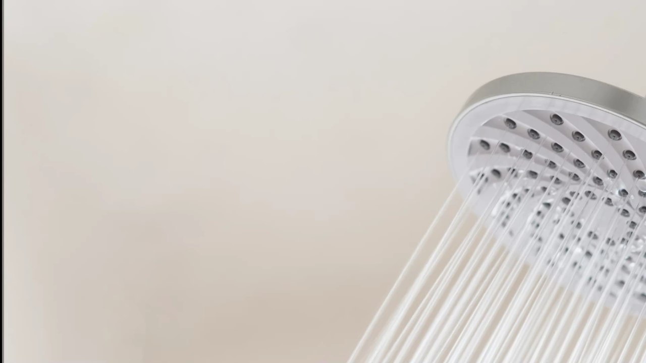 Hygiene: Es gibt einen ekligen Grund, weshalb ihr euren Duschkopf oft reinigen solltet