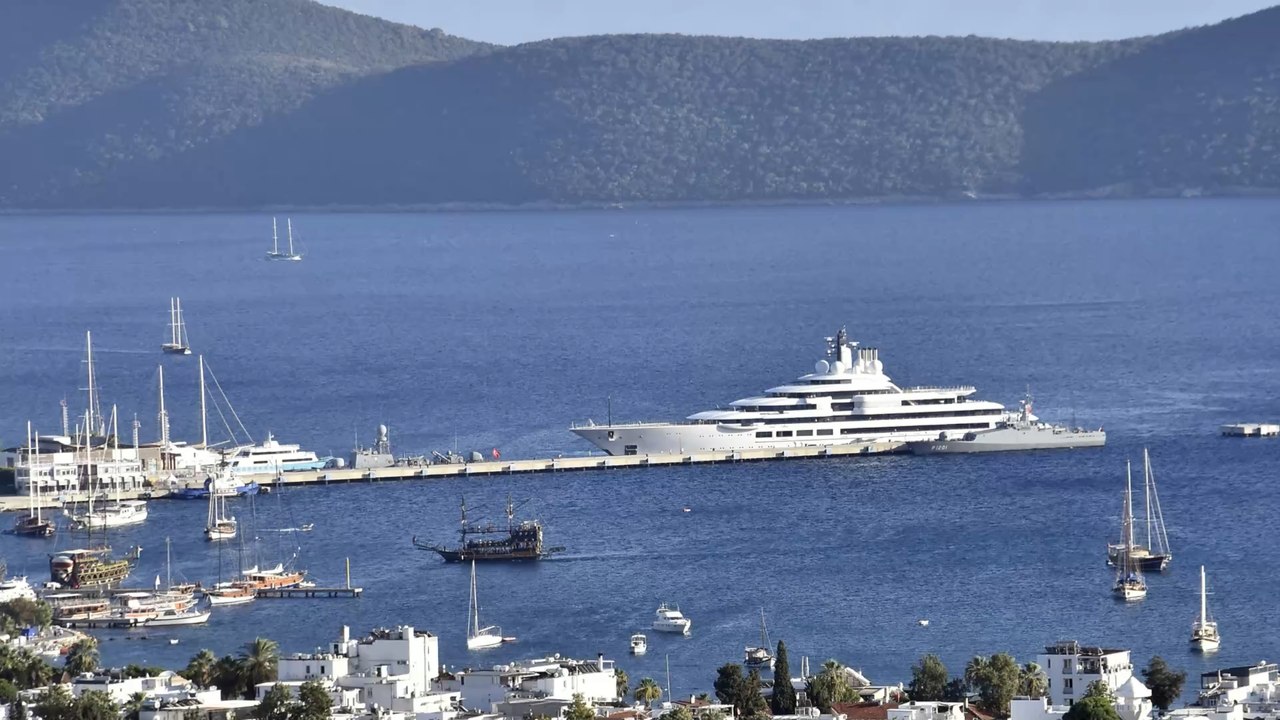 'Scheherazade': Putins Leibwächter auf größter Jacht der Welt gesichtet