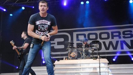 Unterbrechung eines 3-Doors-Down-Konzerts wegen Agression gegen eine Zuschauerin!