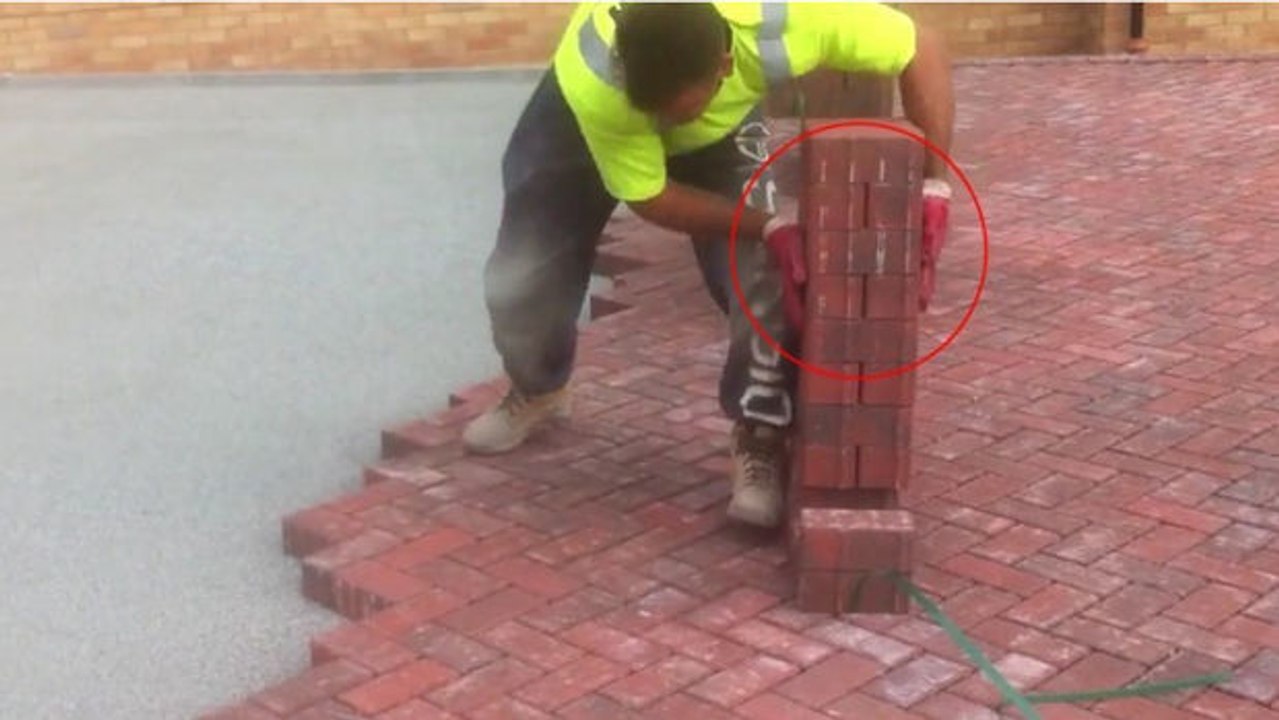 Ziegelverlegen mit höchstgeschwindigkeit - er macht's möglich!