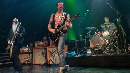 Die Eagles of Death Metal haben das traumatisierende Attentat vom 13. November überlebt.