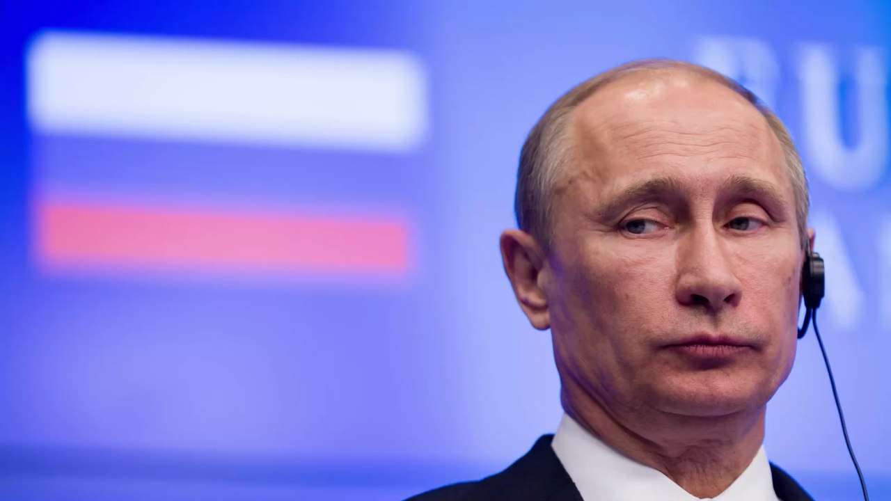 Hat Wladimir Putin ein Double? Musketier-Leibgarde schützt Kreml-Chef auf Schritt und Tritt