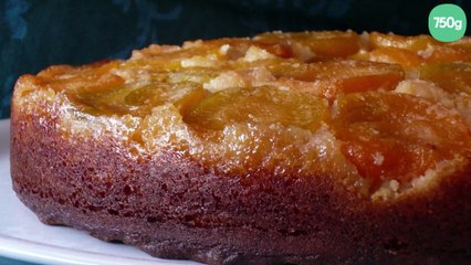 Gâteau renversé et mouillé aux abricots
