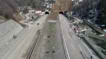 (DRONE) Heyelan nedeniyle kapanan Bolu Dağı Tüneli ulaşıma açıldı