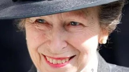 Aucune attention nécessaire!' La princesse Anne laisse les fans royaux jaillir lors de la dernière s