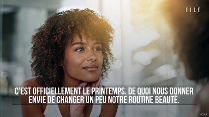 Selena Gomez adopte la frange idéale pour le printemps