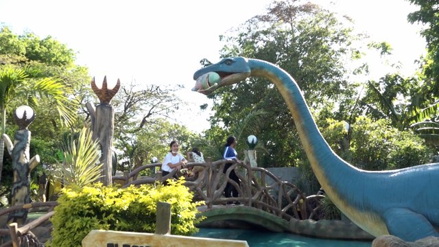 Parque Saurio conquista por igual a niños y adultos