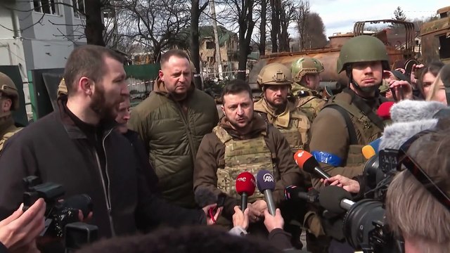 Zelenski visita Bucha: El mundo lo recordará como un genocidio